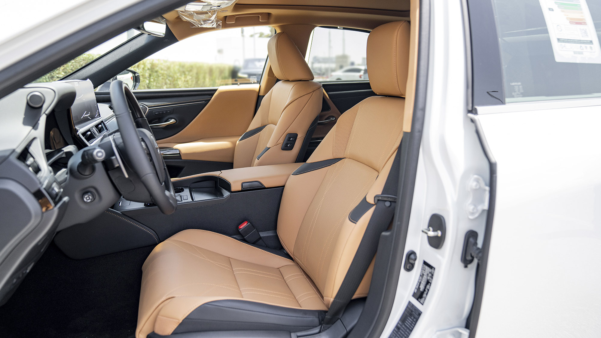 gia-xe-lexus-es-300h-2023-14