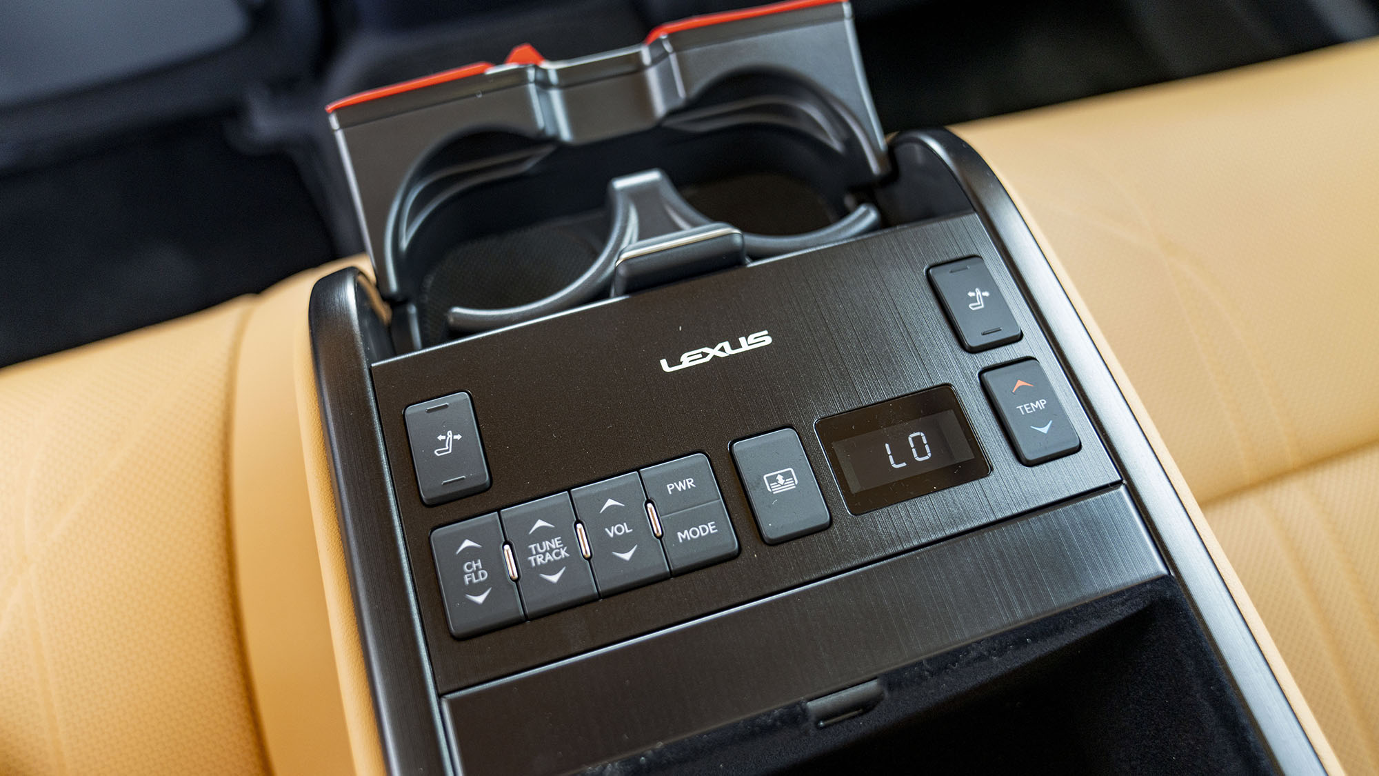 gia-xe-lexus-es-300h-2023-6