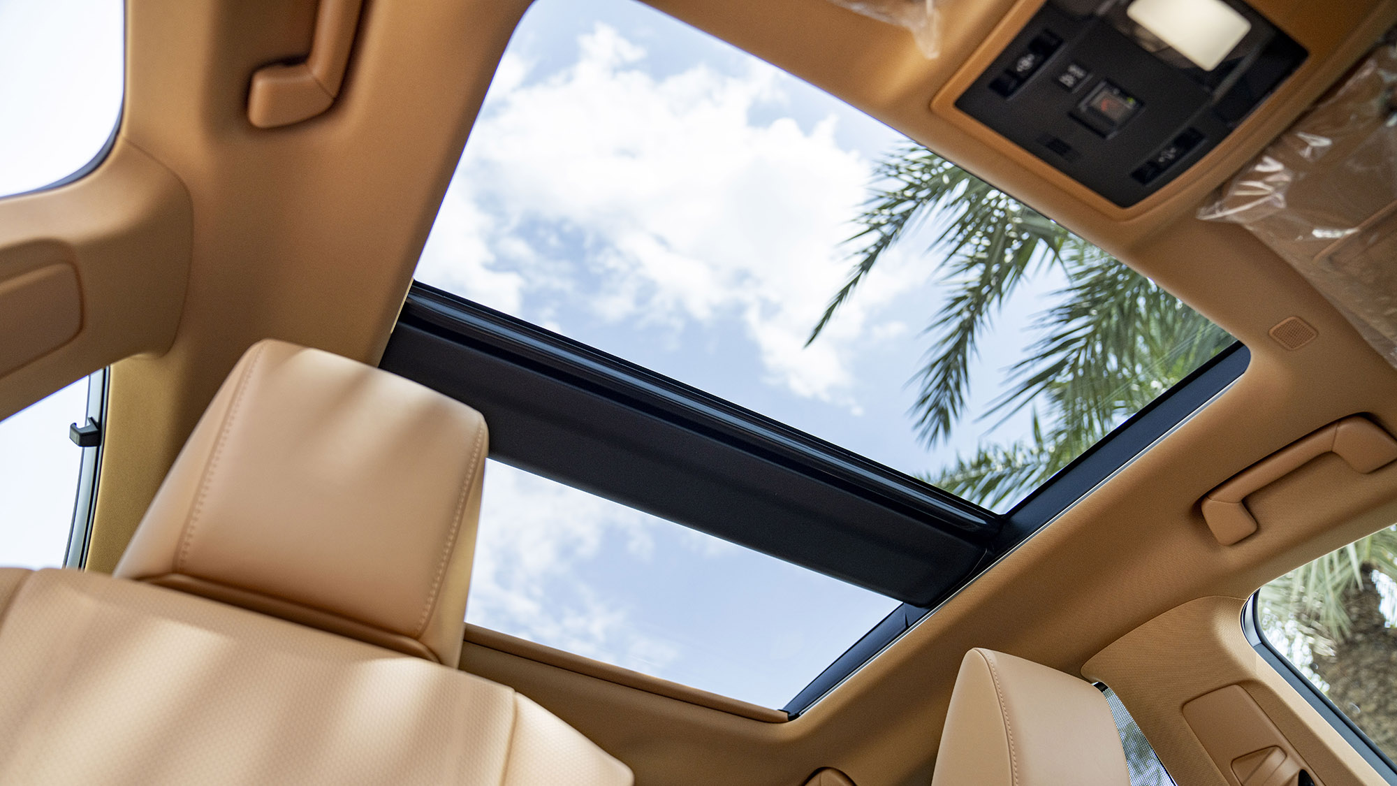 gia-xe-lexus-es-300h-2023-8