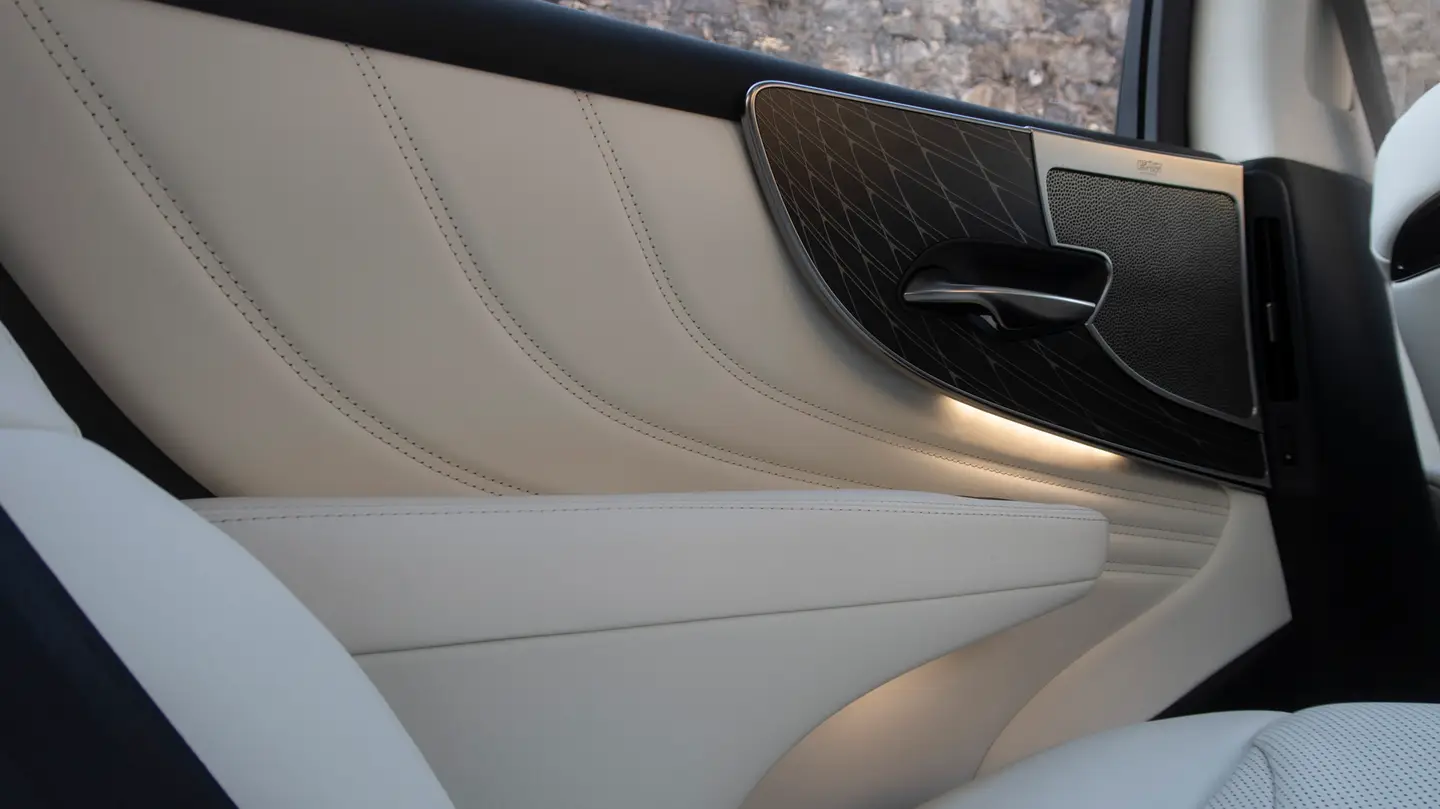 gia-xe-lexus-ls-500h-hybrid-2023-1