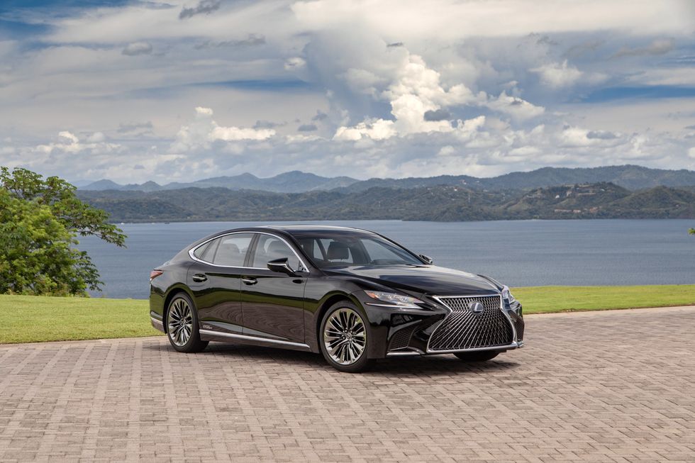 gia-xe-lexus-ls-500h-hybrid-2023-16