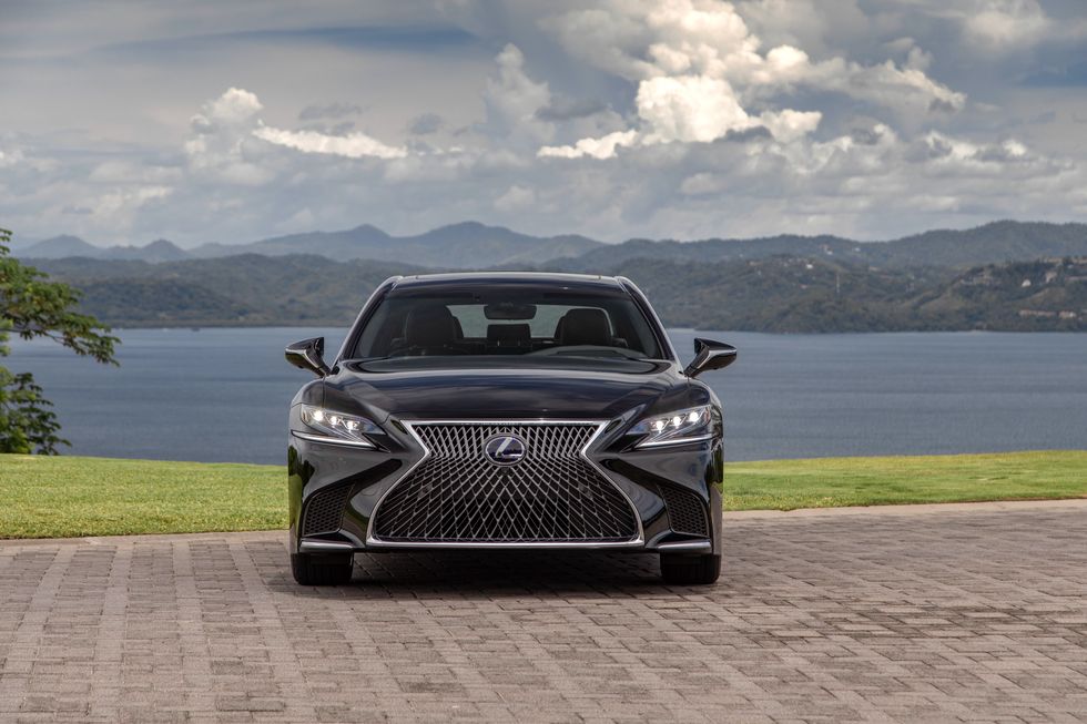 gia-xe-lexus-ls-500h-hybrid-2023-17