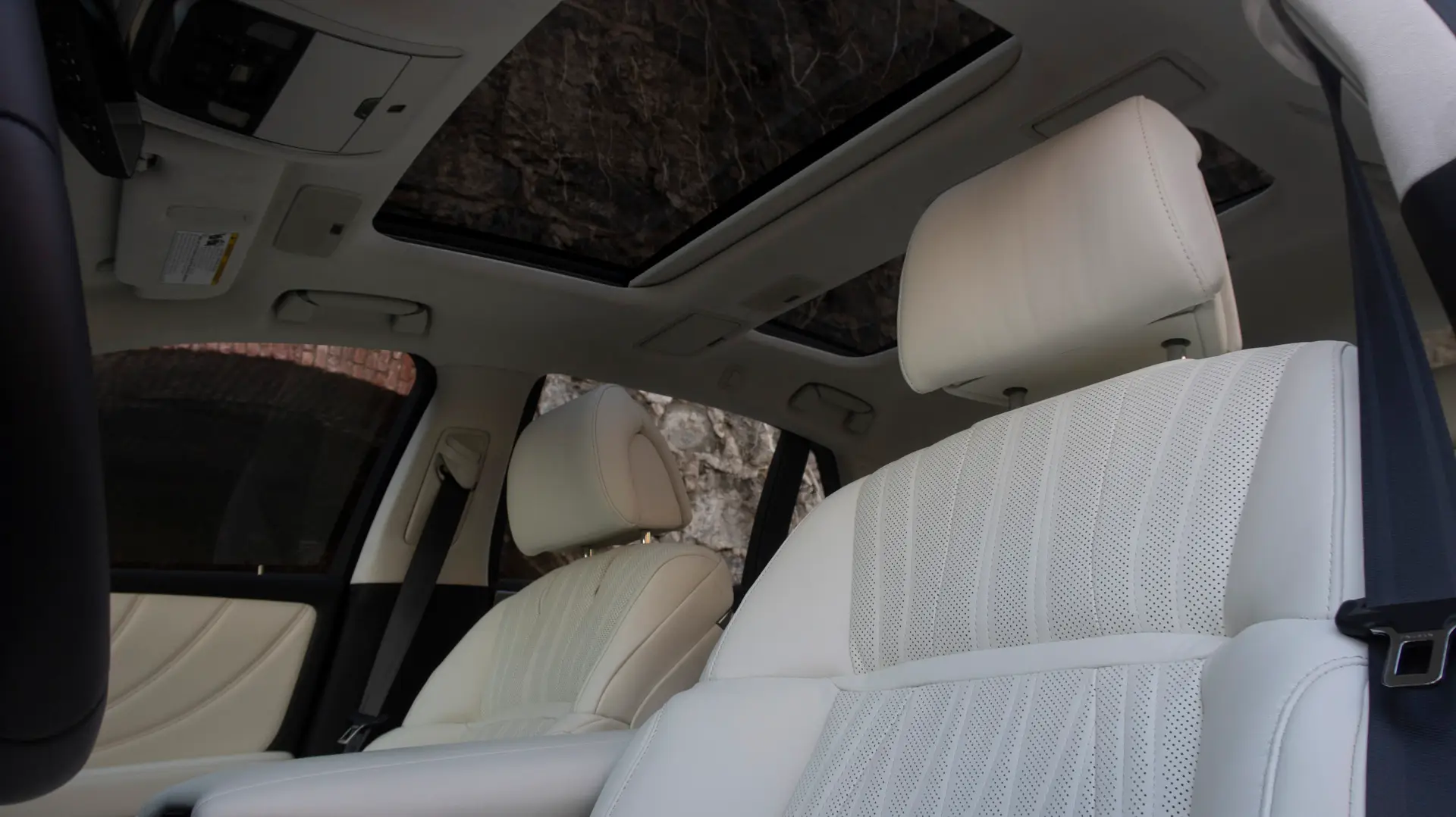 gia-xe-lexus-ls-500h-hybrid-2023-2