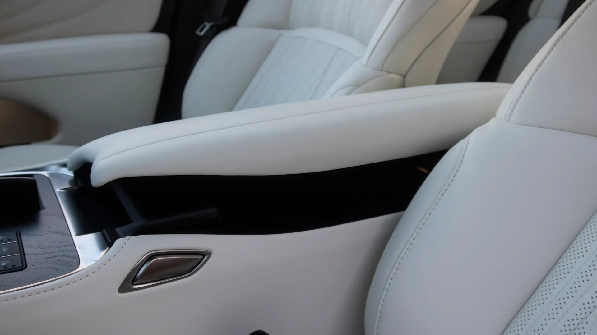 gia-xe-lexus-ls-500h-hybrid-2023-4